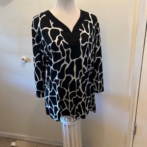 $15 sale Chico’s giraffe  Animal Black White Print Blouse Tunic 2 12 L 3/4 Slv